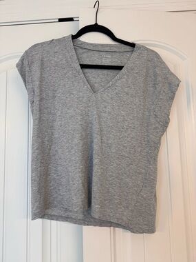 Frame Denim Gray V-Neck Le mid rise v neck, Short Sleeve Tee, XS
